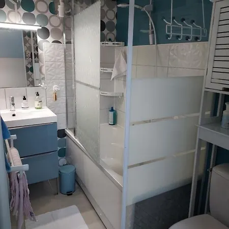 Et Salle De Bain Privee Marseillan (Herault)